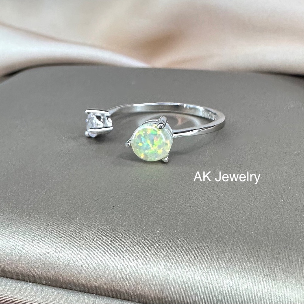 đź’ŽLUXURY Simulated Opal (3/4 ct.) & Cubic Zirconia Cuff Ring in Sterling Silver - Picture 3 of 6